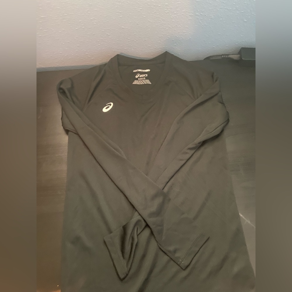 Athletic long sleeve